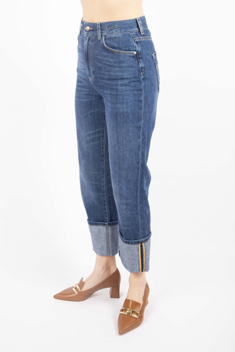 Mom fit jeans