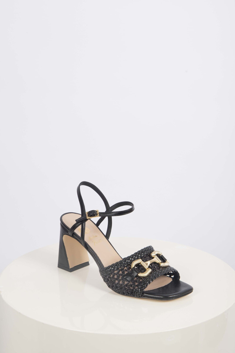 Net and nappa sandal