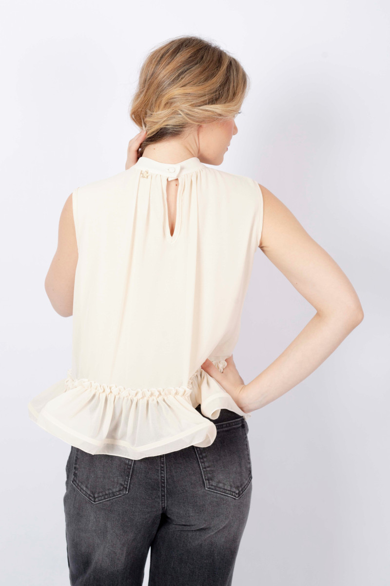 Blusa smanicata con balza burro