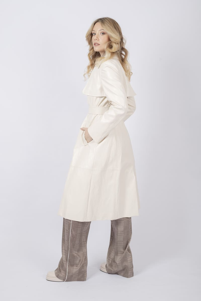 Queen water-repellent cream trench coat