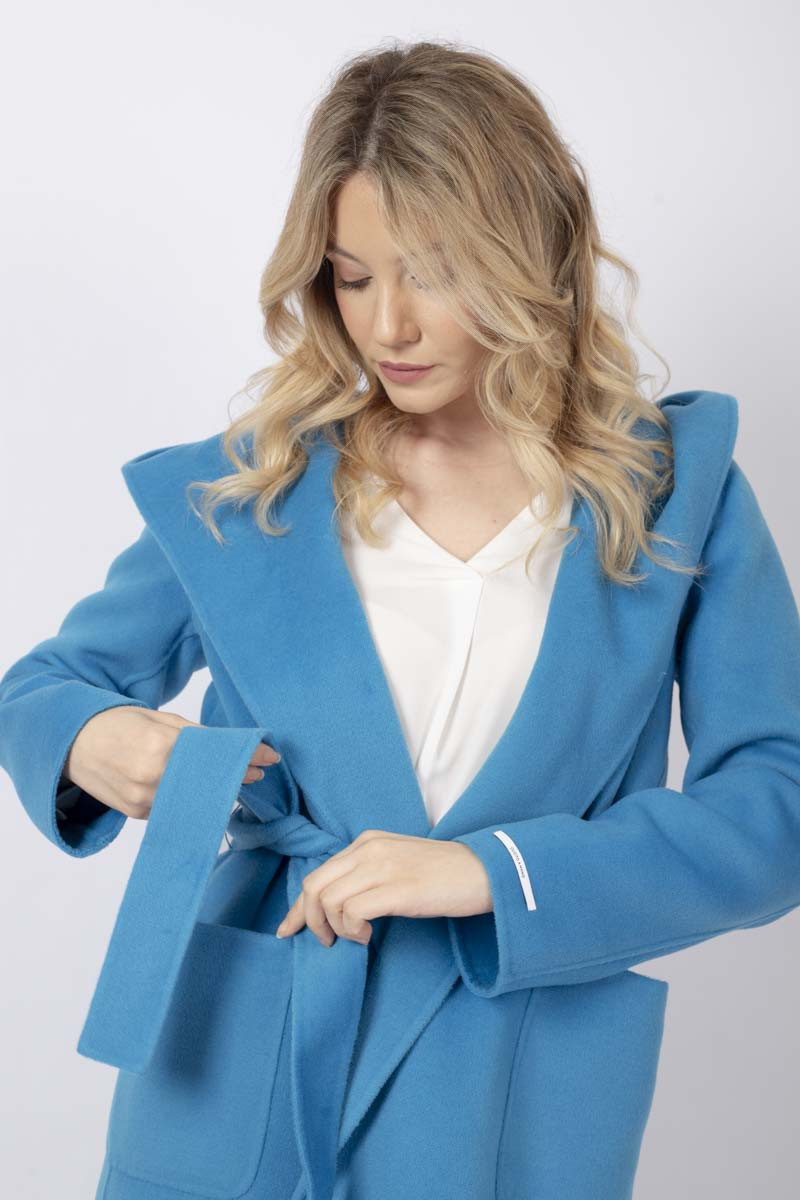 Cappotto Oblato con cintura azzurrro