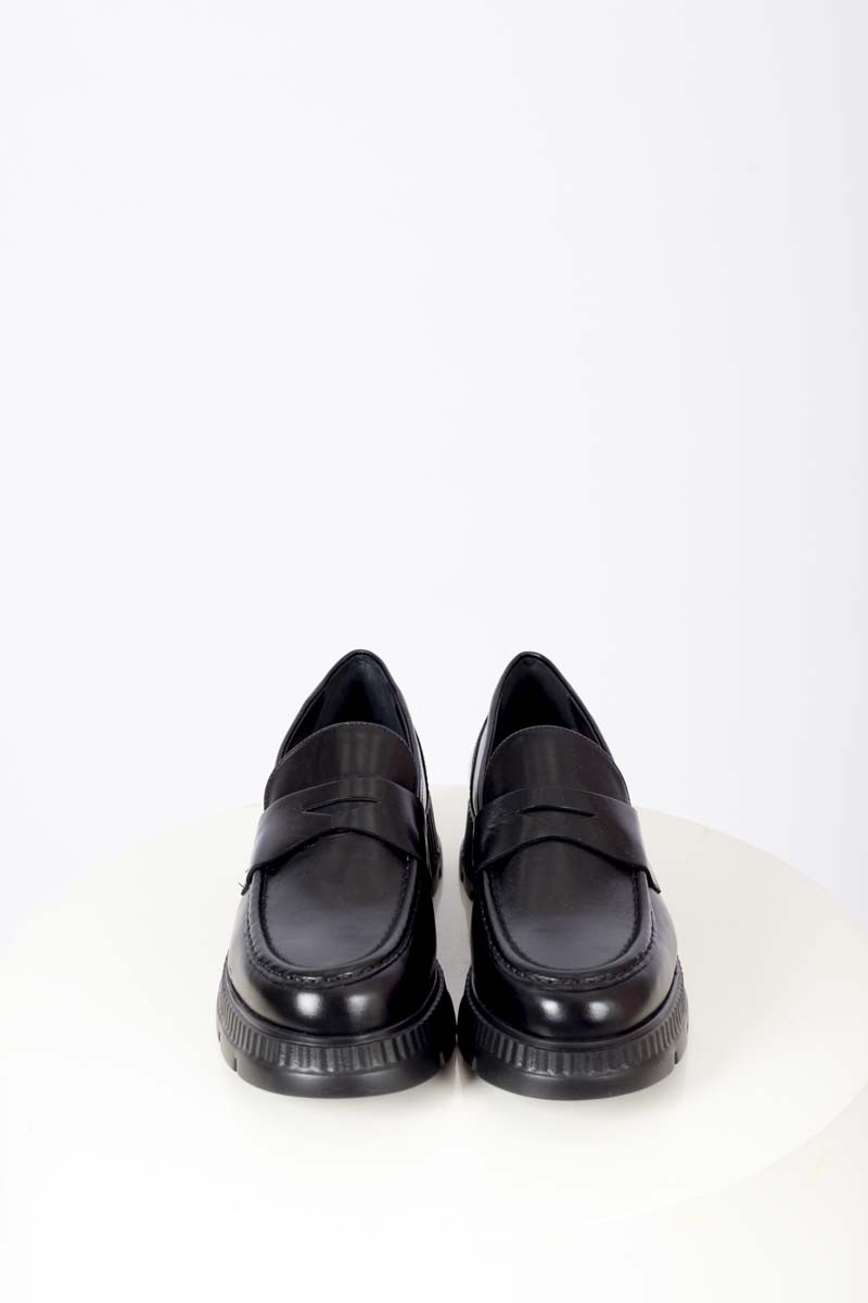 Cindy Clam black loafers