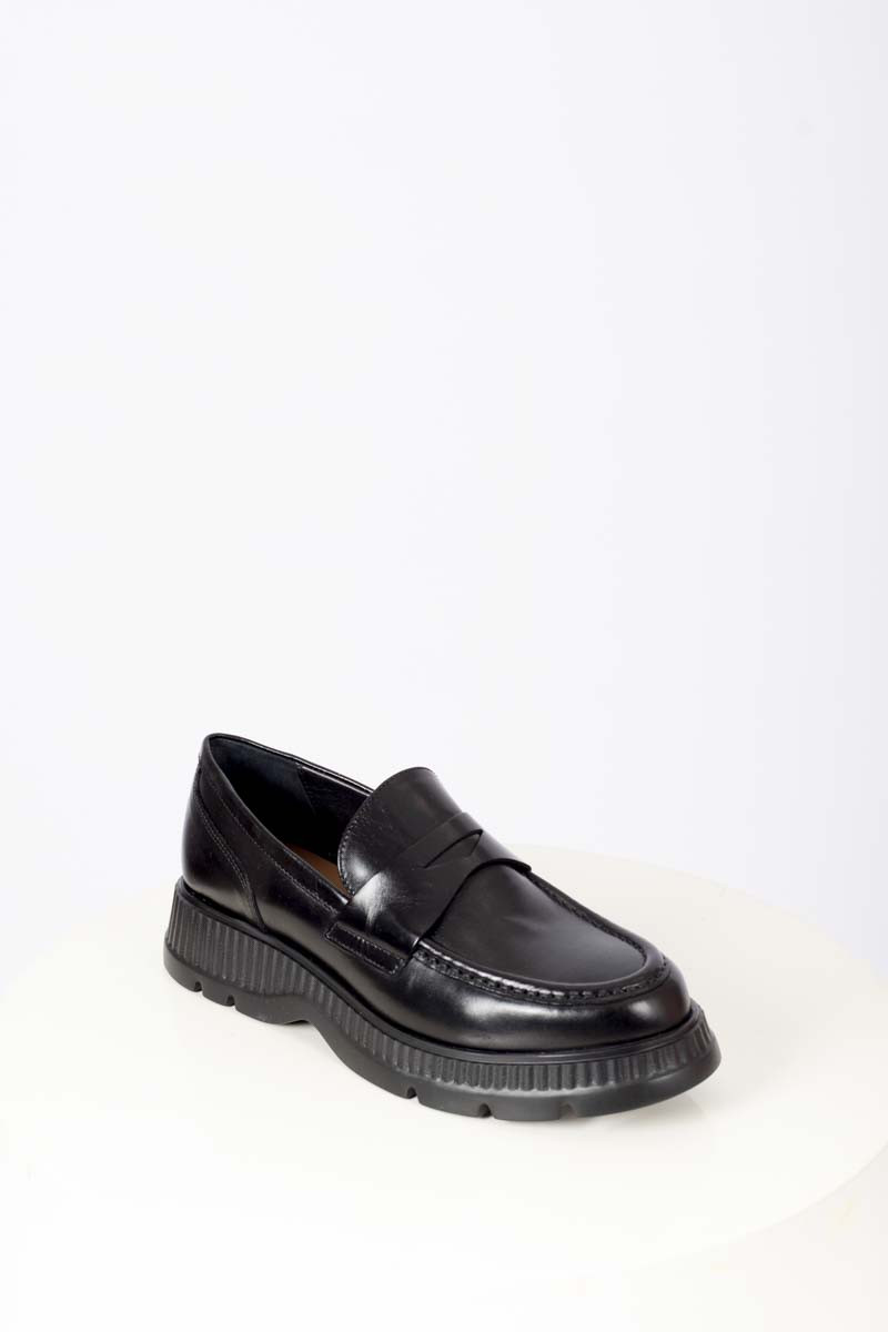 Cindy Clam black loafers