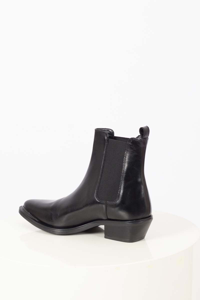 Kelly Beat black ankle boots