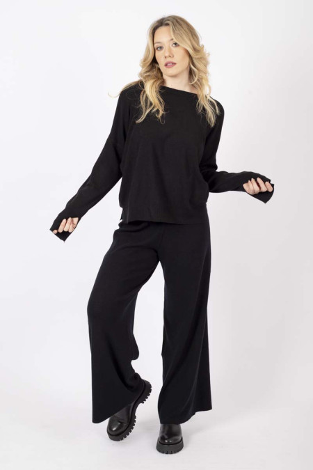 Black wide-leg trousers