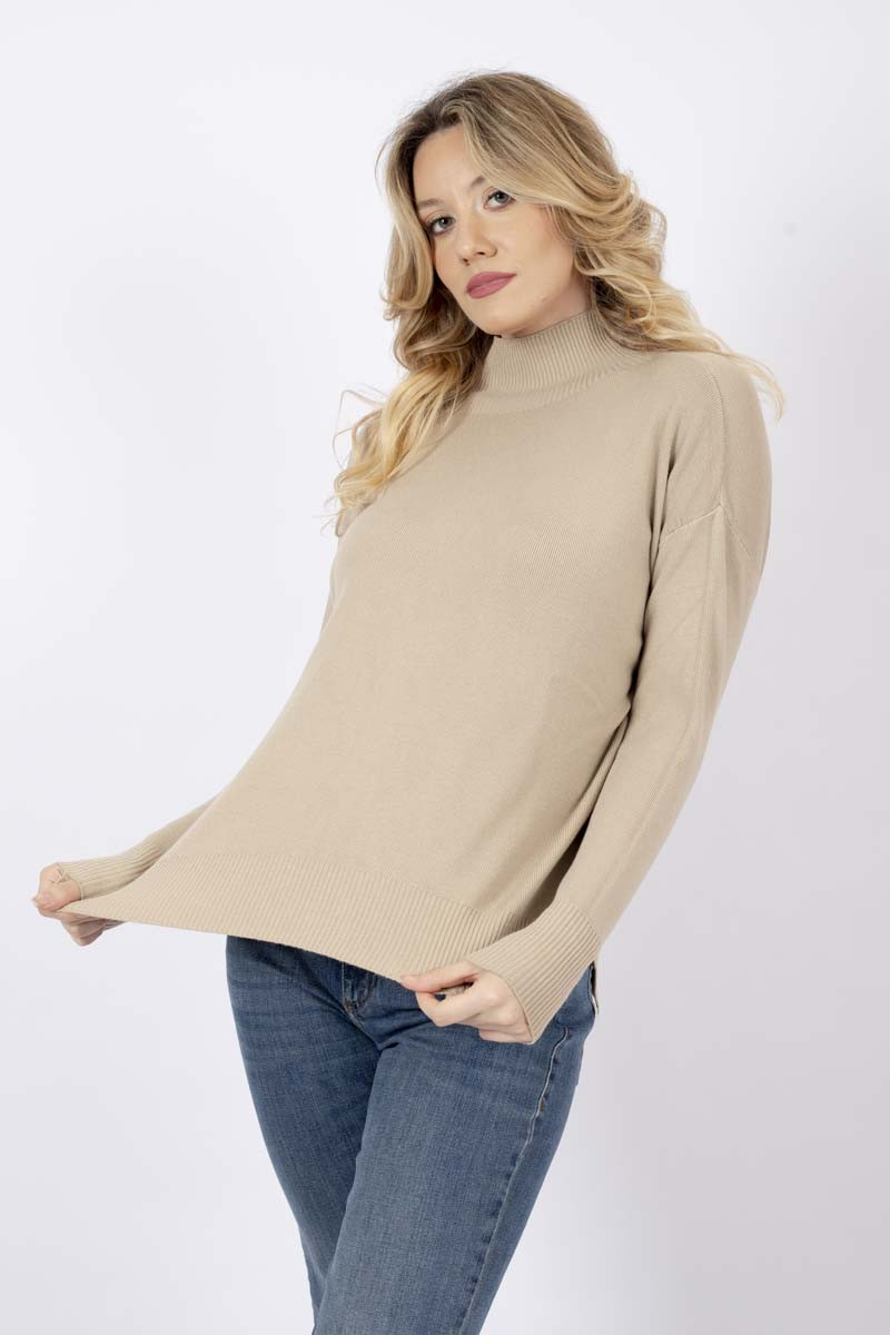 Camel sweater with side slits