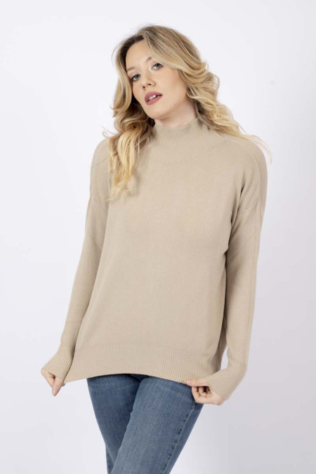 Camel sweater with side slits