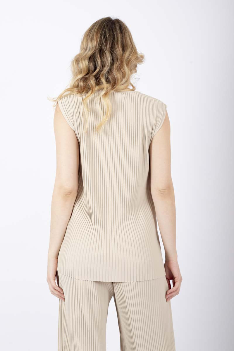 Beige pleated Cambusa top