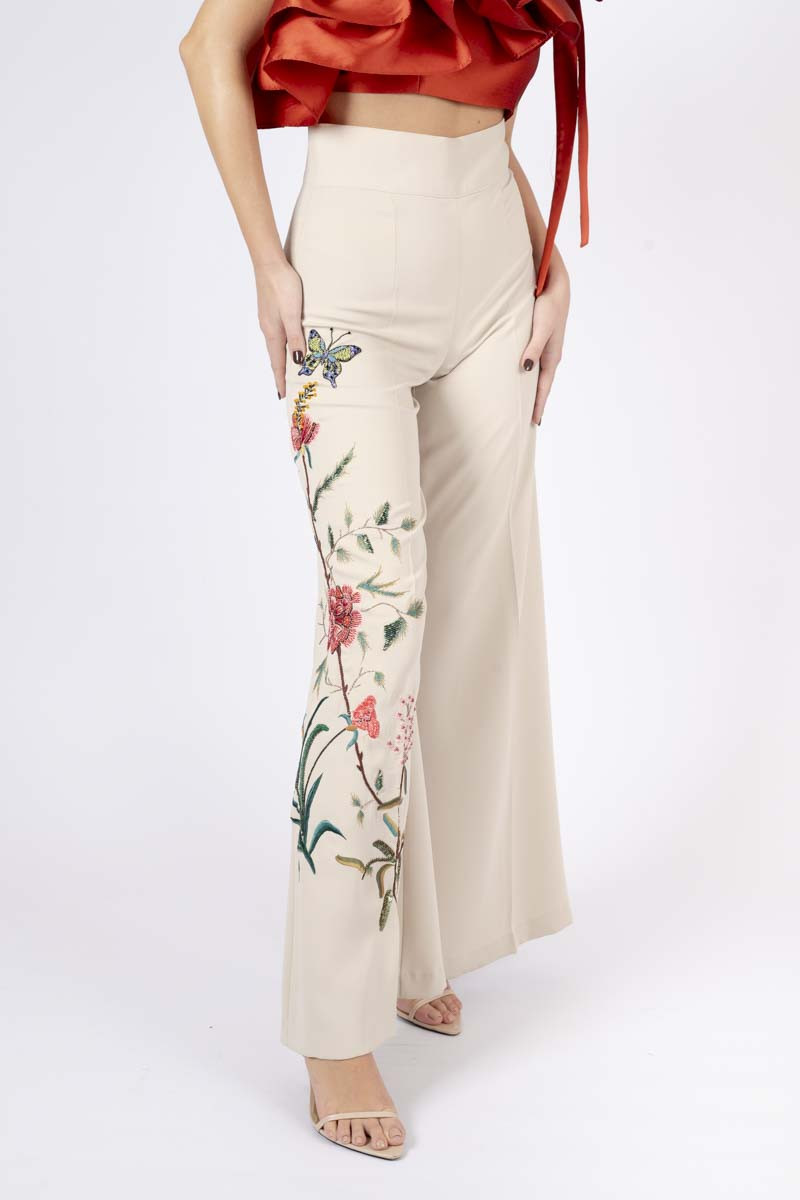 Trousers with floral appliqué