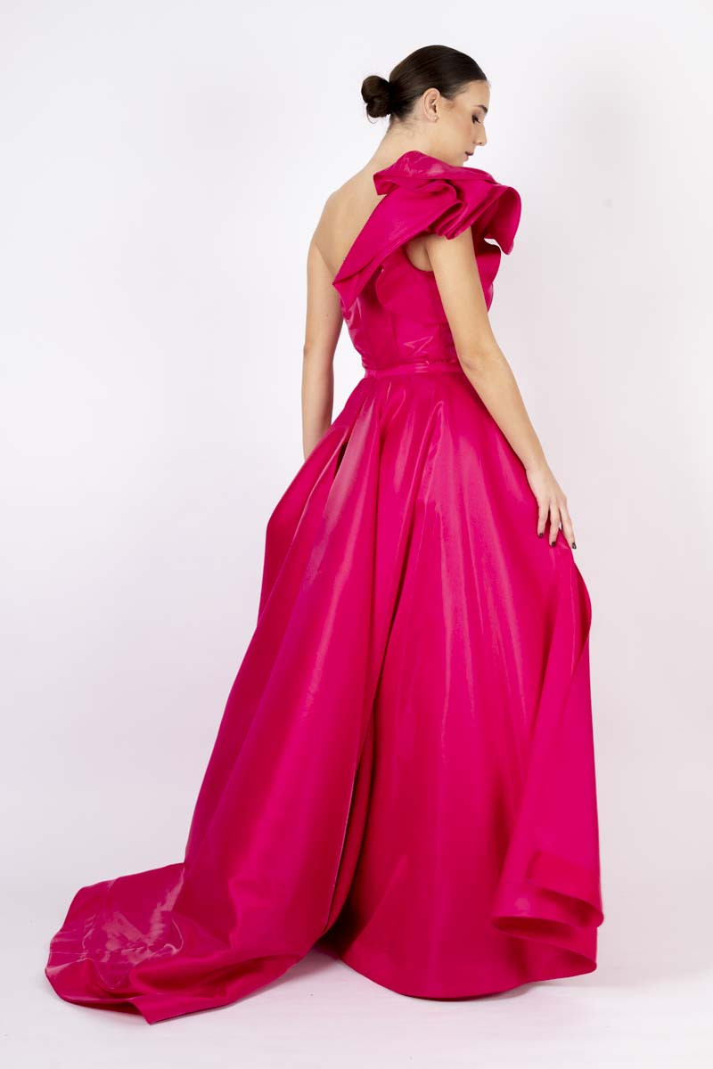 Fuxia single-shoulder dress with tail