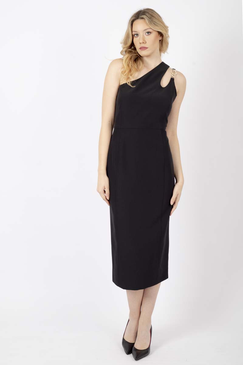 One-shoulder black dress with detail