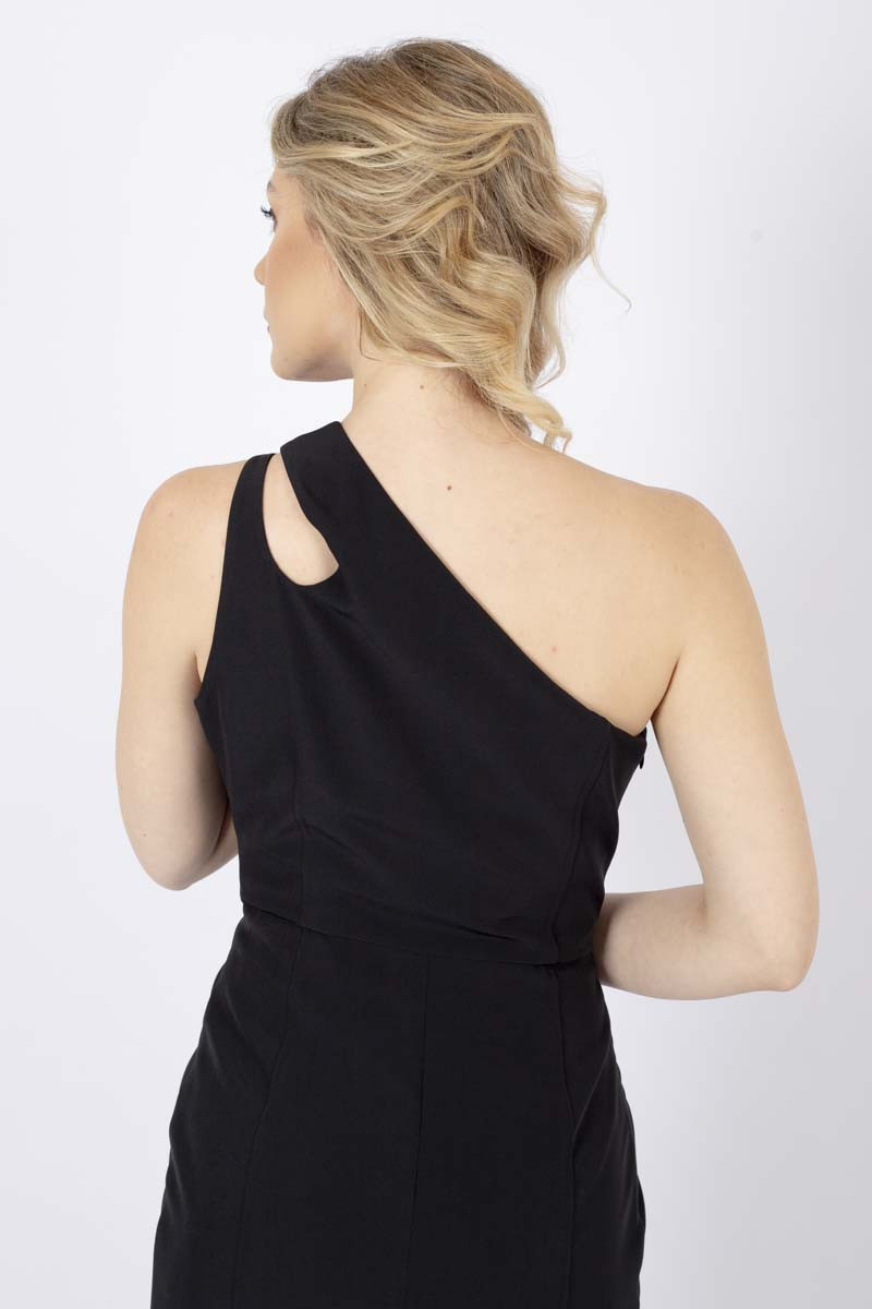 One-shoulder black dress with detail